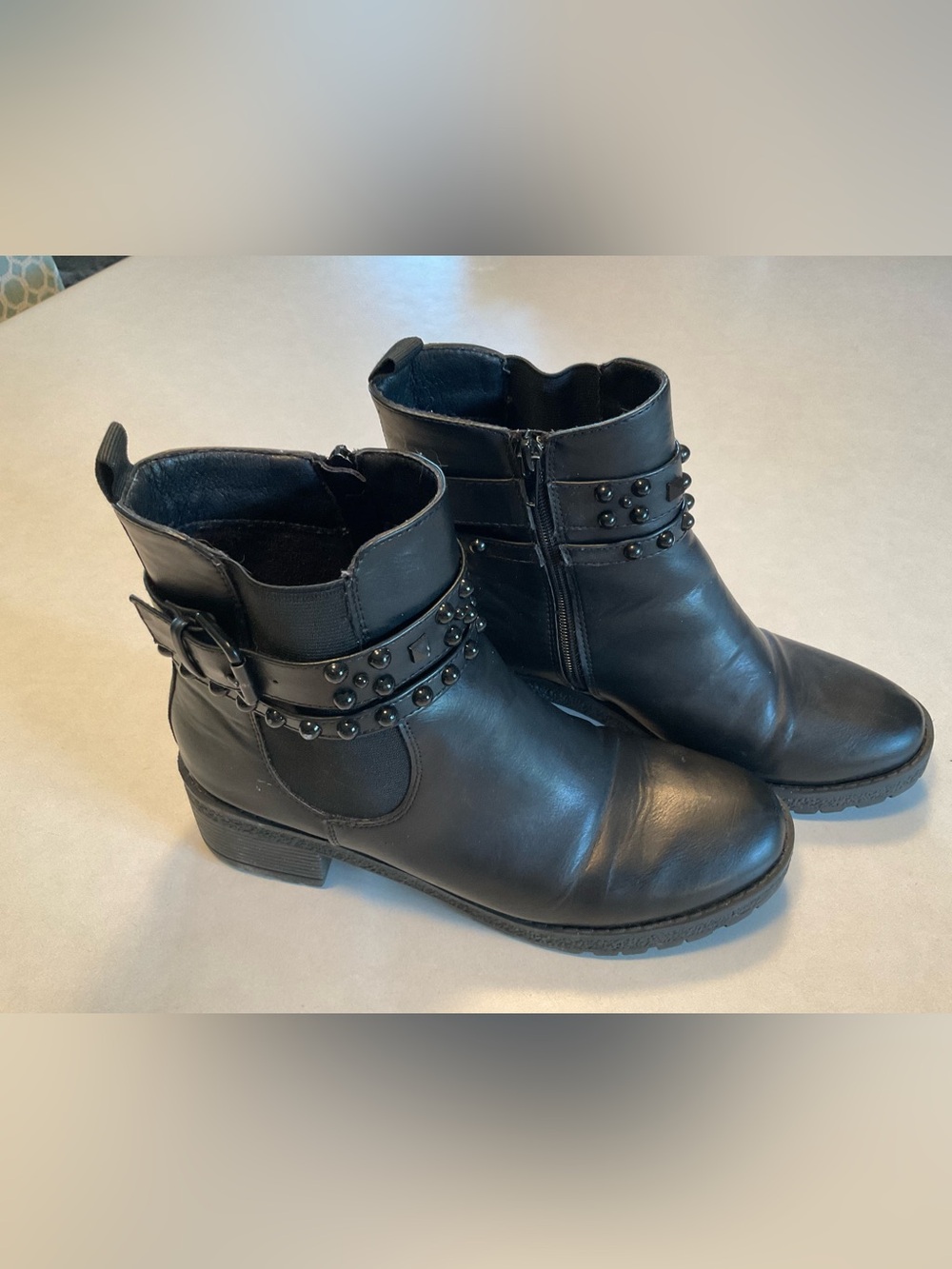 GC Shoes Womens Noe Faux Leather Studded Booties